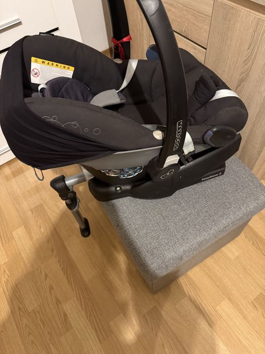 Fotelik z baza maxi cosi  na pas samochodowy
