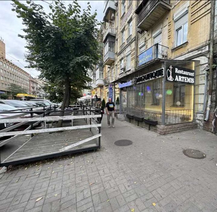 Фасадне приміщення 320 кв.м, літня Тераса, Центр, Саксаганского 129