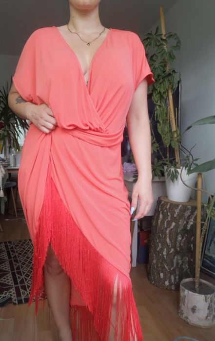 Czerwona sukienka midaxi maxi  frędzle 5 xl 50 asos
