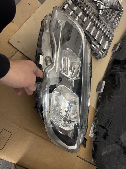 Фара ліва пежо 301