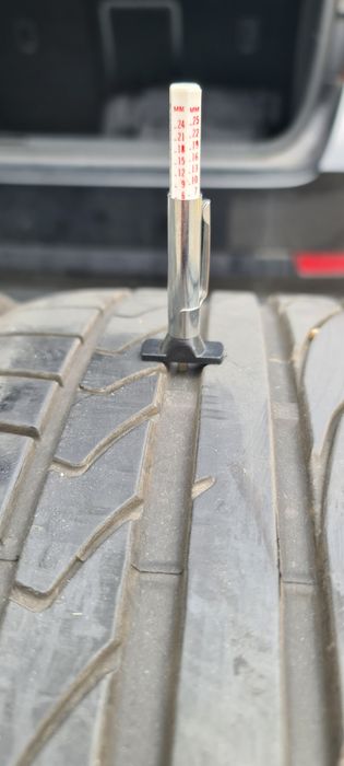 Opony komplet dobry stan 235.45.17