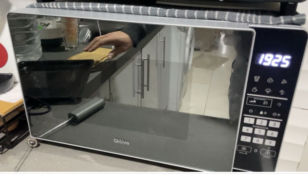 Microondas ,forno, Airfree.  Sao 3 eletrodomesticos.