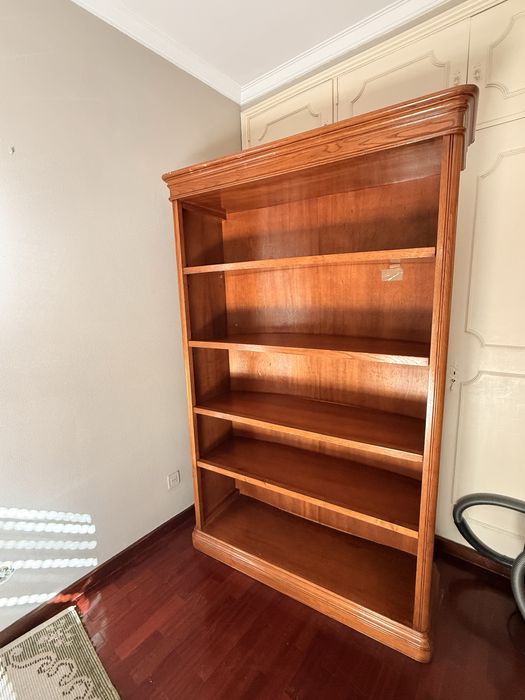Estante em cerejeira