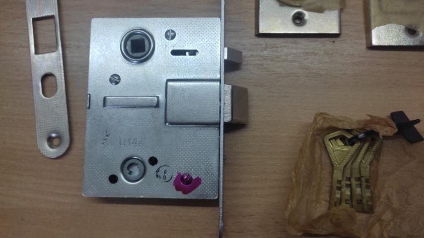 Замок накладной не серийный .