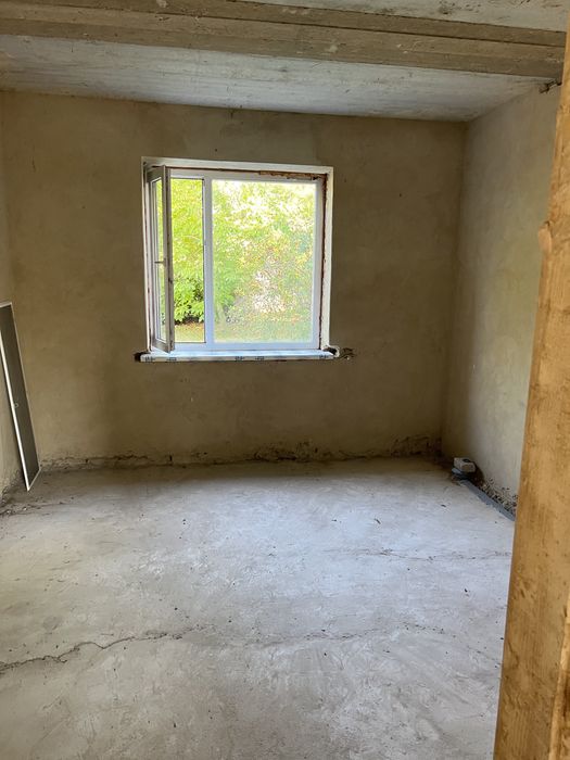 Продажа двоповерхового дуплекса - пів будинку - на Росі