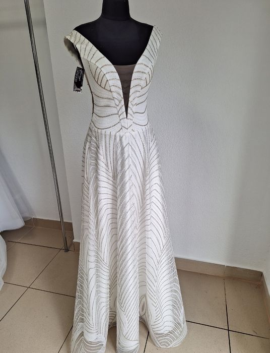 Продам нові весільні плаття