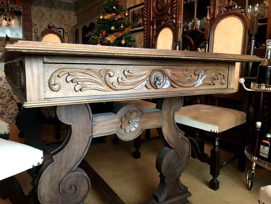 Mesa de madeira maciça