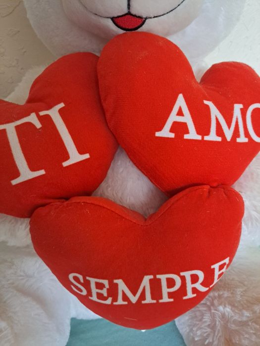 Продам білого ведмедика.