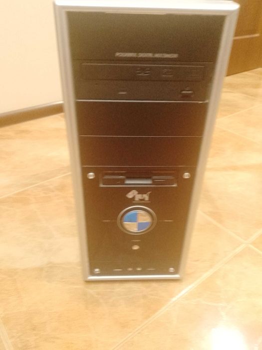 корпус компьютера с материнкой