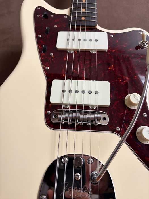 Fender Jazzmaster Vintera III (Guitarra Elétrica)