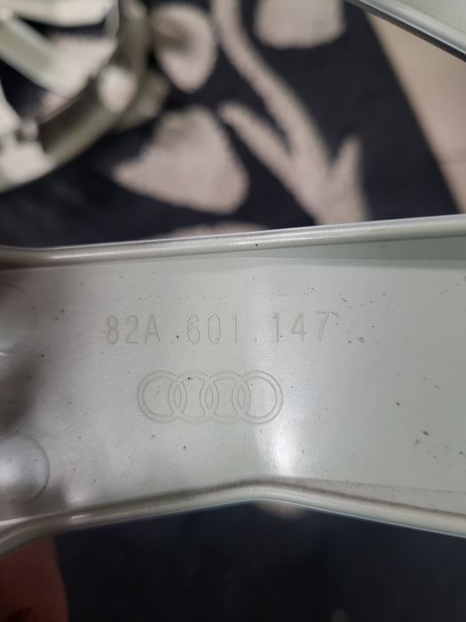 Oryginalne kołpaki Audi 15 cali nr katalogowy  82A 601 147