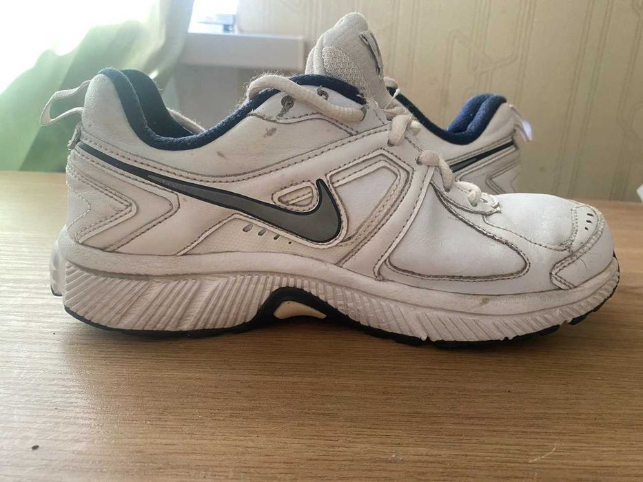 Кроссовки детские белые  NIKE. MADE IN INDONESIA.
