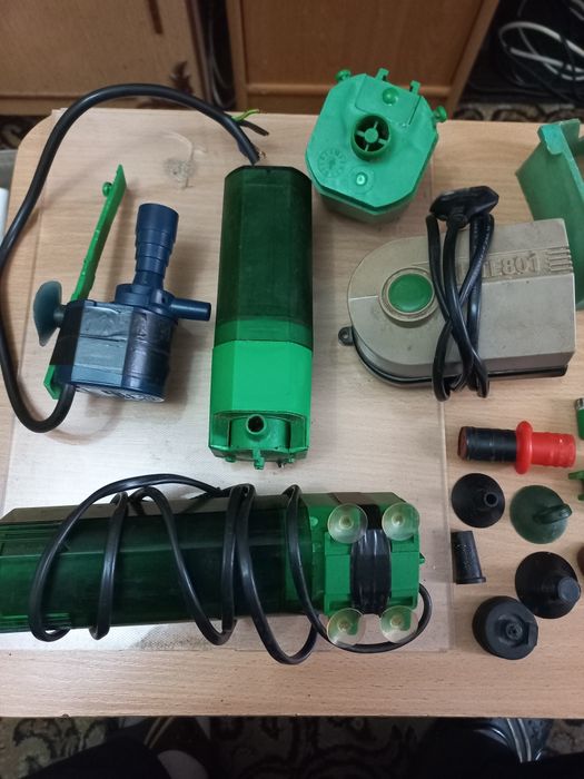 Pomki i inne do akwarium trzy niedziałajo a dwie działajo