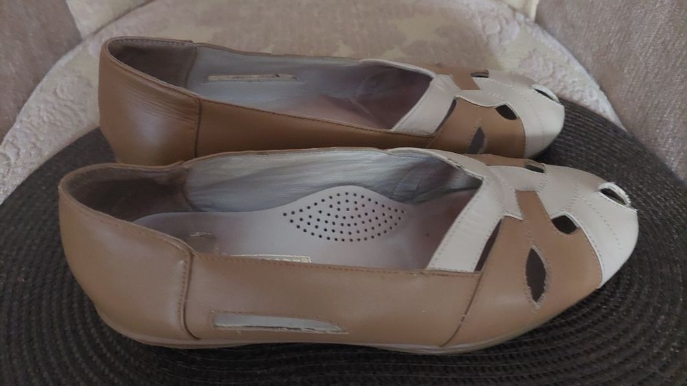 Półbuty ze skóry na koturnie r.38