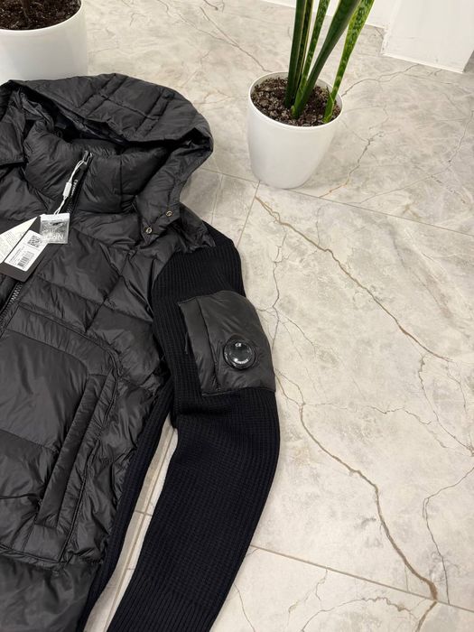 Кардиган від бренду CP COMPANY

Характеристик