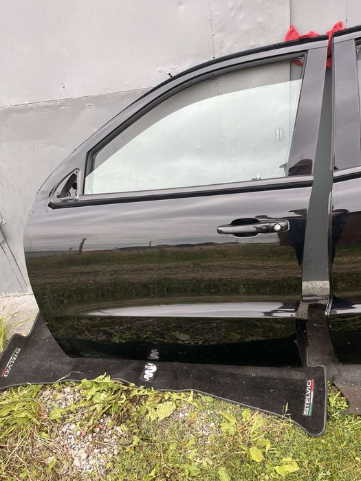 Двері Dodge Durango