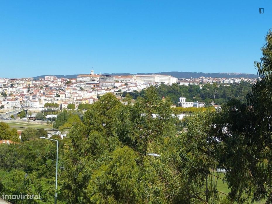 Quarto - localizado em Baixa de Santa Clara Coimbra