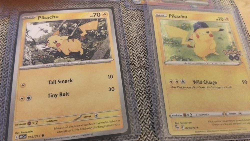 Cartas pikachu,várias versões diferentes.