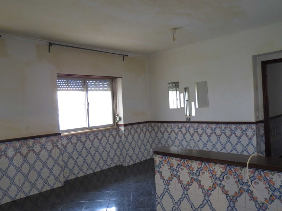 Vende-se T2 em Rio de Mouro