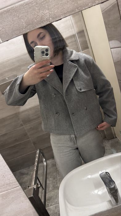 Трендове вкорочене пальто