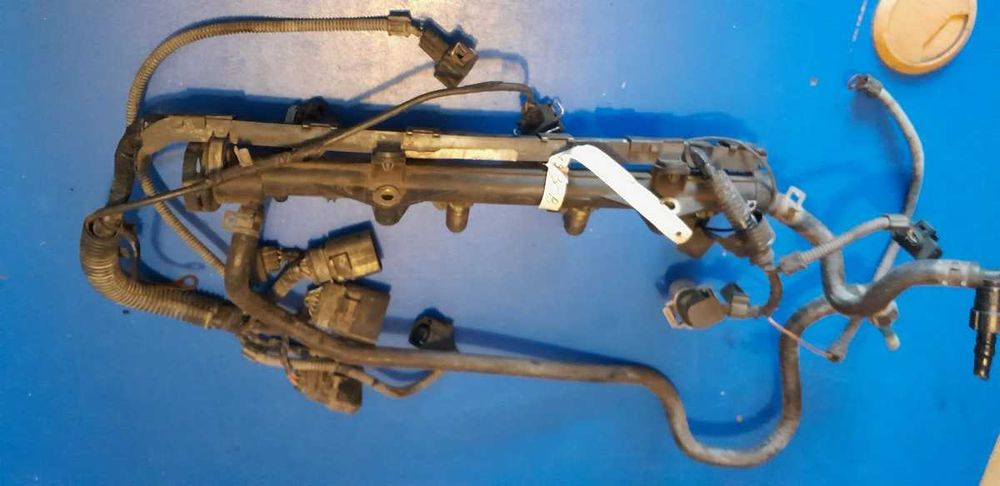 Listwa wtryskowa wtryski wiązka Skoda Octavia 1.6 B 032133319B