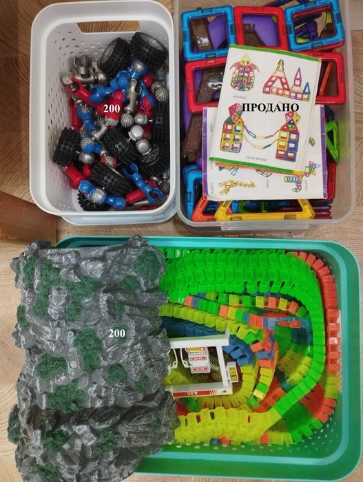 Конструктори (гоночна траса з машинками, збірний, літаки 6в1)