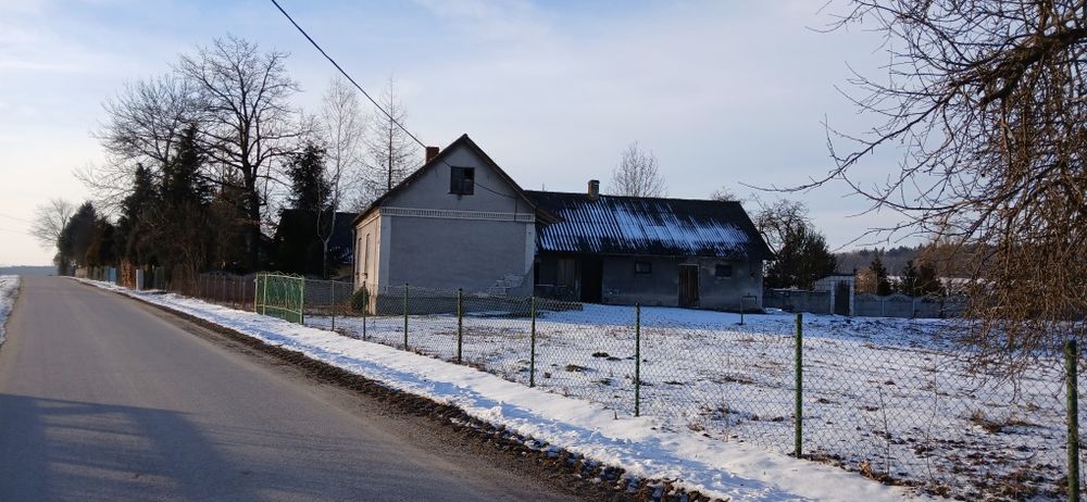 Dom do remontu w malowniczej okolicy.