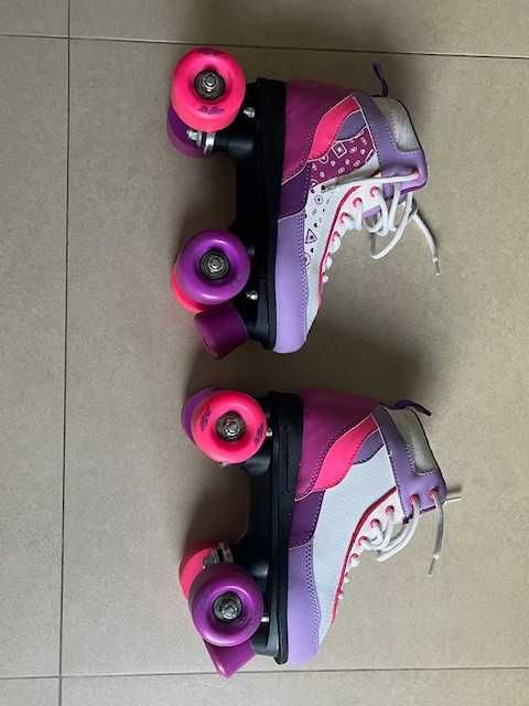 Patins Criança Roxos 4 Rodas, Protecoes e Capacete