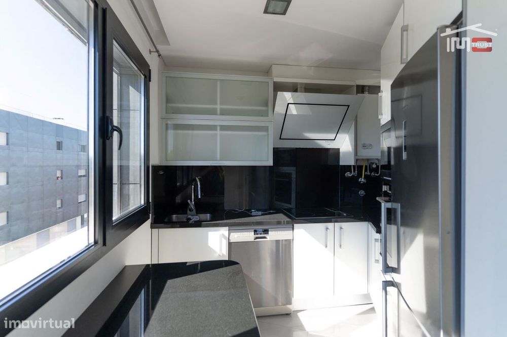 Apartamento T2 Com Cozinha Equipada  Como Novo Com Elevador E Garag...