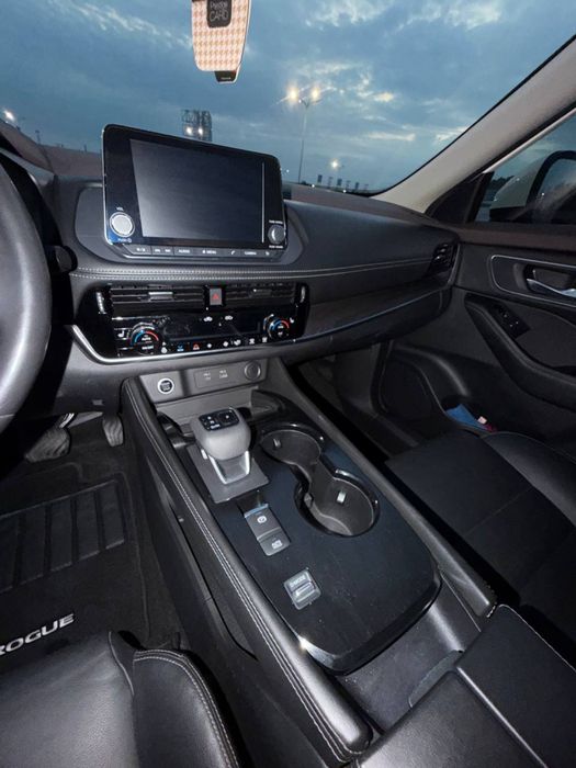 Nissan Rogue……..