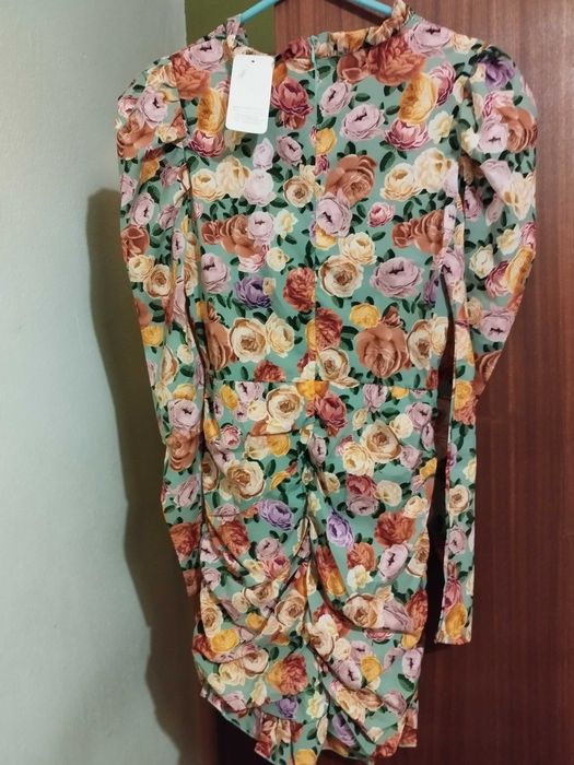 Vestido florido com drapeado novo