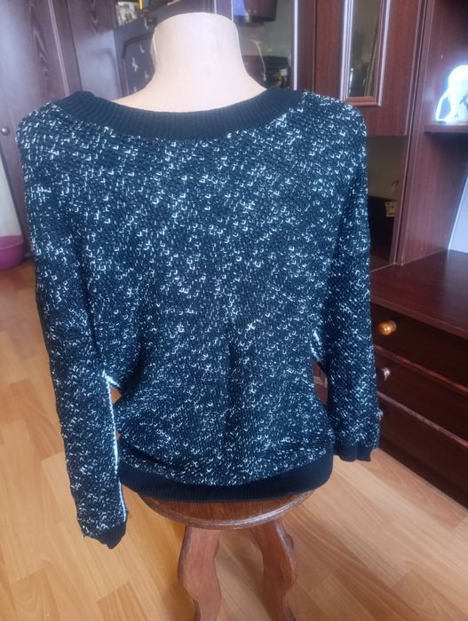 Стильний жіночий светр у чорно-білому кольорі