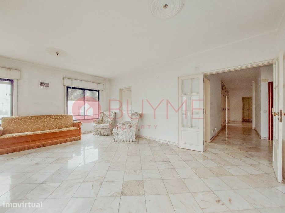 Apartamento T3 com Terraços e Garagem em Loulé
