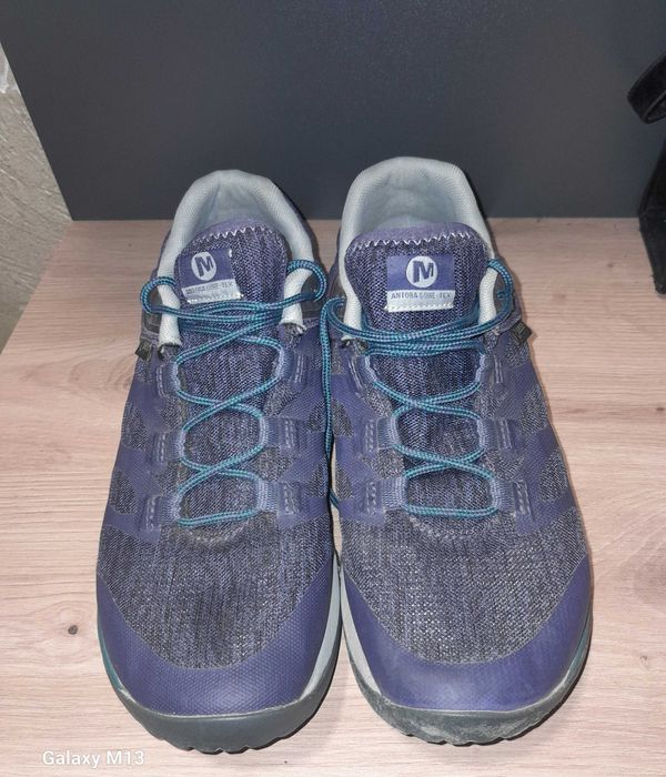 Кросівки фірми MERRELL