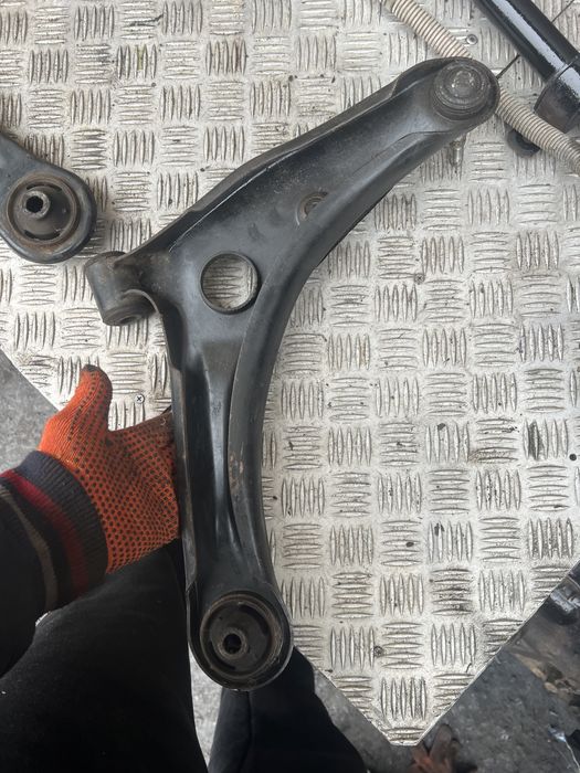 Рычаг Митсубиси кольт 08 mitsubishi colt