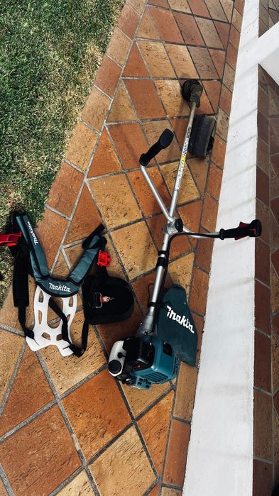 Máquina Roçadora Makita Gasolina 25,4 c.c 4Tempos