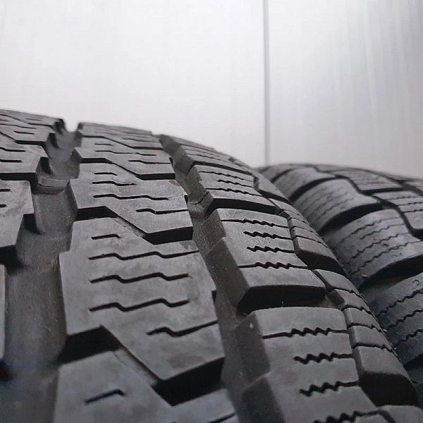 Opona całoroczna Continental VancoFourSeason 2/225/75R16/118/116 R wzm