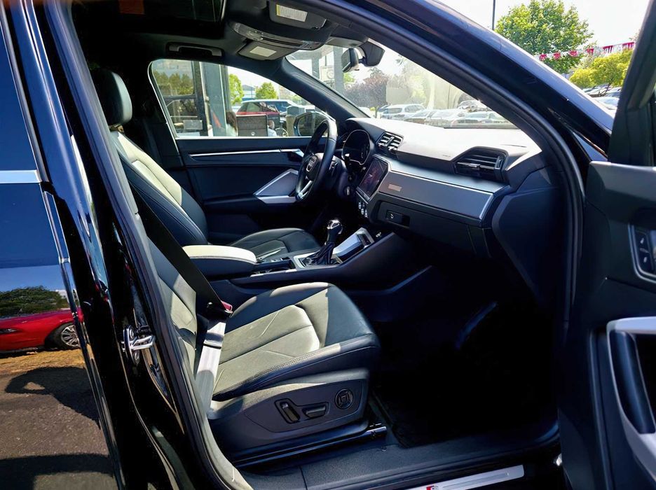 Audi Q3      2022