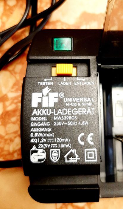 Зарядное устройство фирмы FiF (Германия).