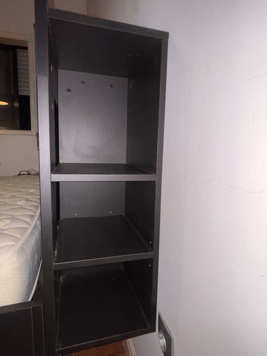 Cama com arrumação preta IKEA
