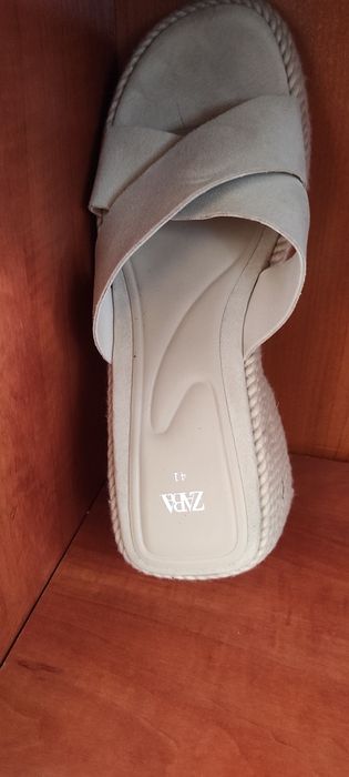 Klapki Zara na platformie