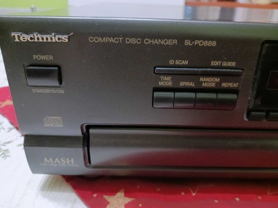 Technics odtwarzacz CD model SL-PD888