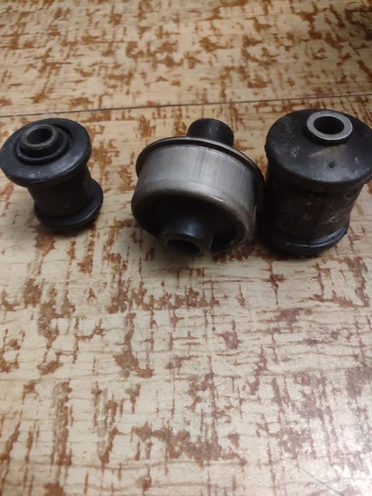 Продам сайленблоки рычага Опель омега