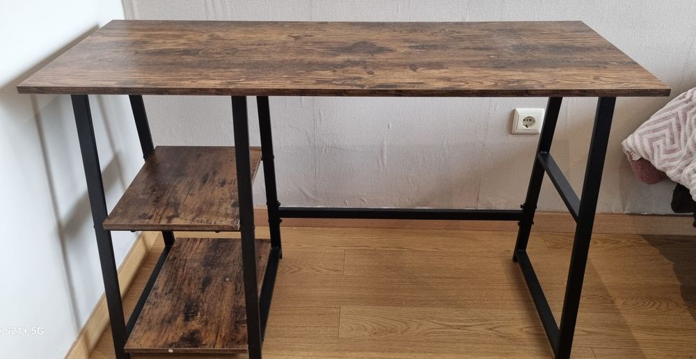 Secretaria de madeira e pés em ferro medidas 120 x50 x75