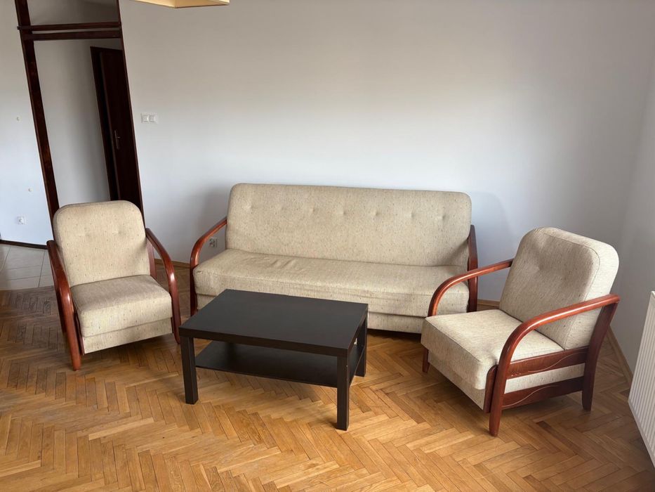 Jasnobeżowa kanapa