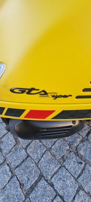 Vespa YELLOW & BLACK negociável
