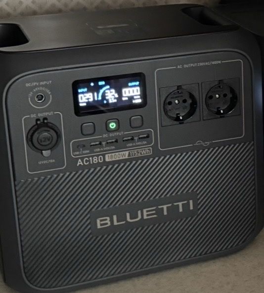 Зарядна станція Bluetti AC180