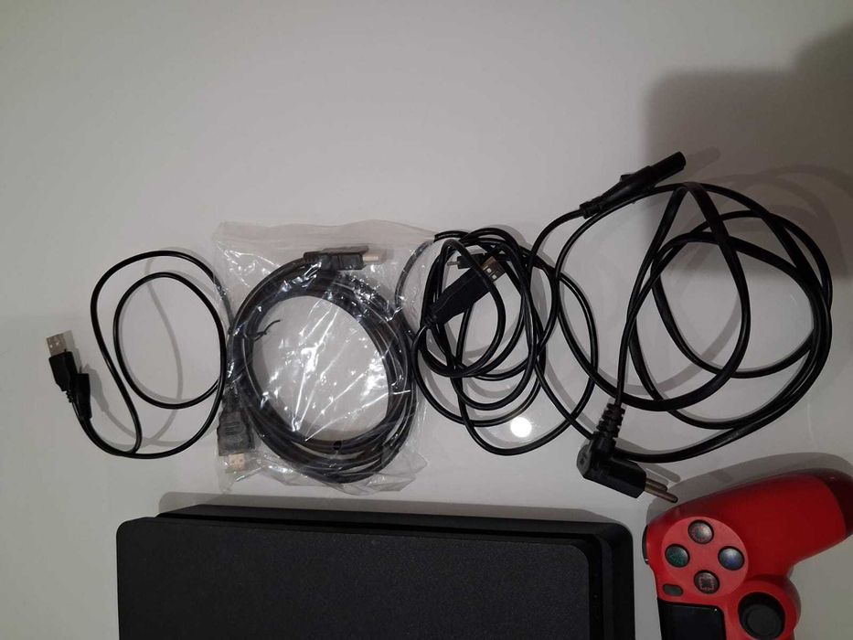 PS4 Slim 500 GB + 2 comandos