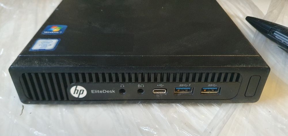 Komputer z wyposażeniem