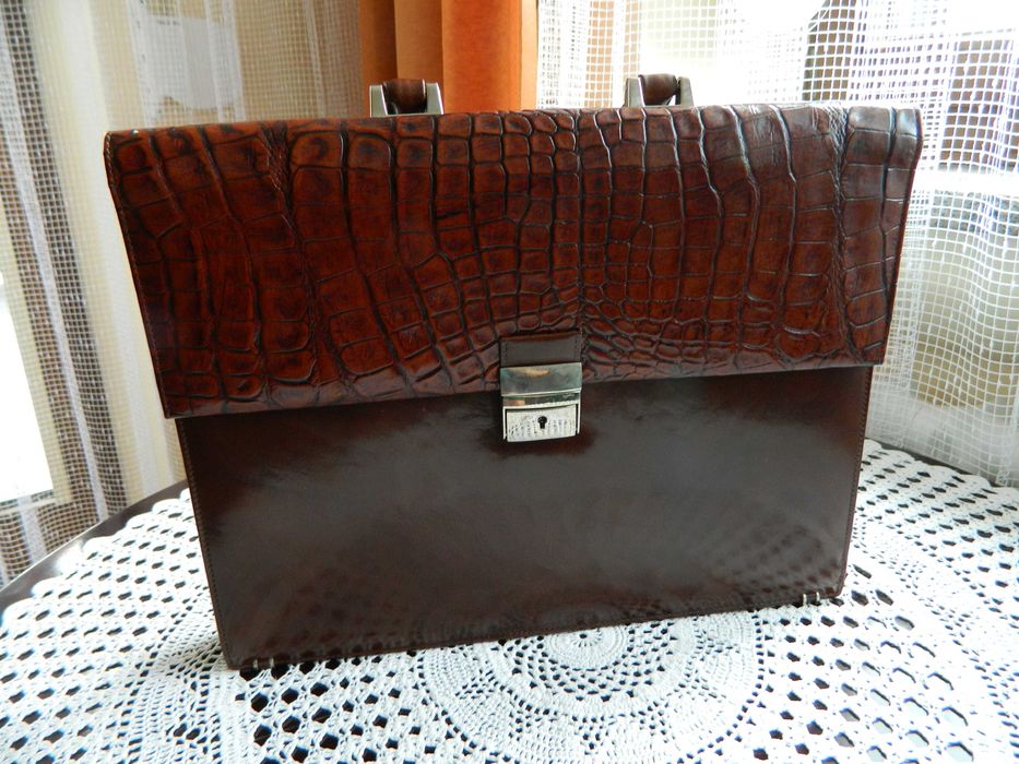 Skórzana damska teczka (aktówka) na dokumenty.